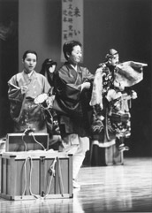 箱廻し演技中の写真