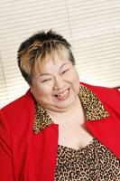 写真：微笑む中島さん