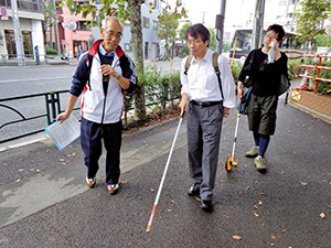 写真：路上調査中