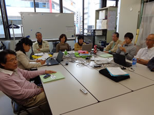 写真：定例会の様子