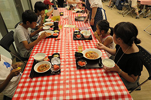 写真:食事風景