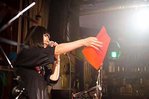 写真：成宮さんライブ風景