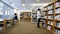 人権プラザ図書資料室の写真