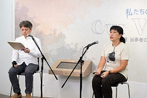 写真：イベントでのインタビュー風景