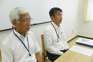 写真：インタビューを受ける茂木さんと木村さん