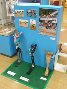 過去の展示の様子　競技用義足