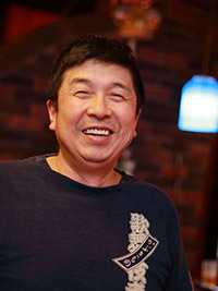 写真：笑顔の大嶋さん